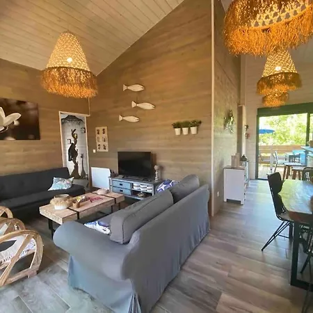Villa Surplombant La Pinede A 2km De L'ocean *