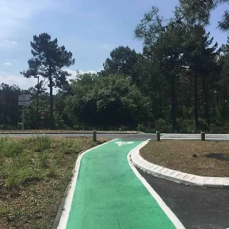 Surplombant La Pinede A 2km De L'ocean